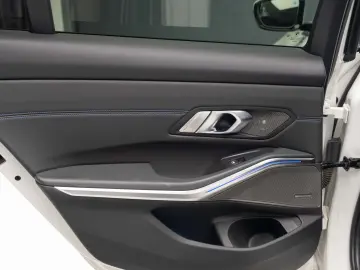 BMW 320d xDrive M Sport   H&K