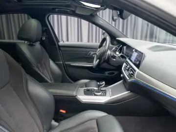 BMW 320d xDrive M Sport   H&K