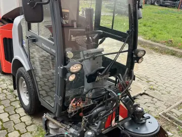 Hako CITYMASTER 1600 4x4 Maturatoare cu Aspirator