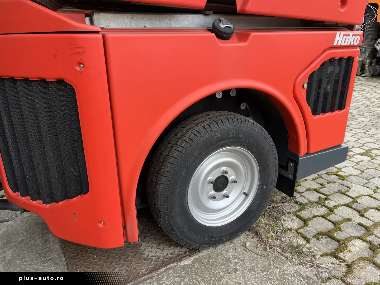 Hako CITYMASTER 1600 4x4 Maturatoare cu Aspirator