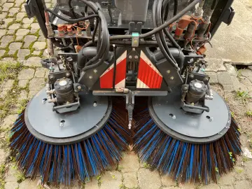 Hako CITYMASTER 1600 4x4 Maturatoare cu Aspirator