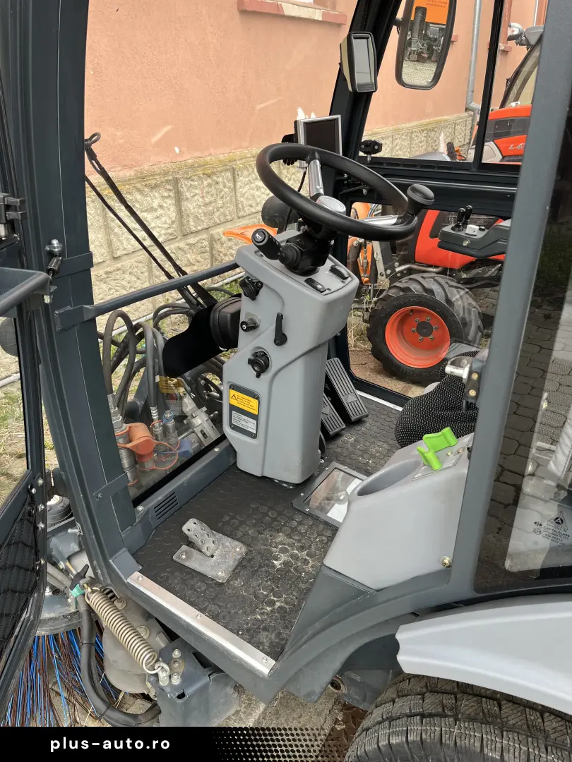 Hako CITYMASTER 1600 4x4 Maturatoare cu Aspirator