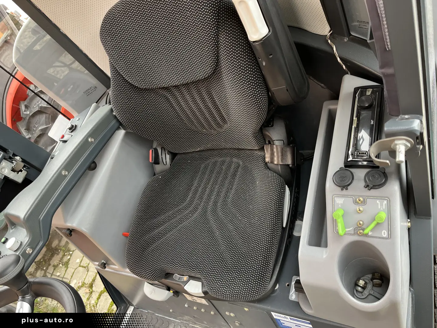 Hako CITYMASTER 1600 4x4 Maturatoare cu Aspirator