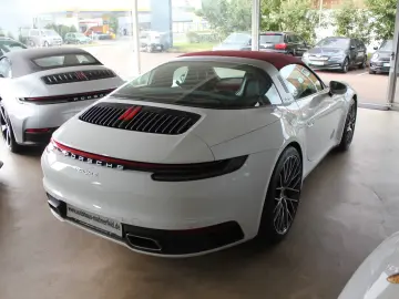 Porsche 992 Targa 4 RHD SportChrono