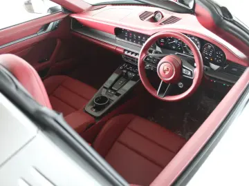 Porsche 992 Targa 4 RHD SportChrono