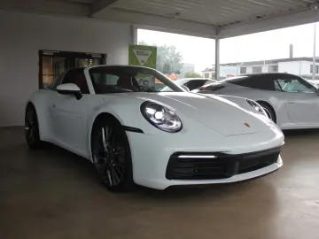 Porsche 992 Targa 4 RHD SportChrono