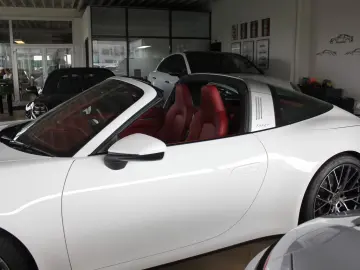 Porsche 992 Targa 4 RHD SportChrono