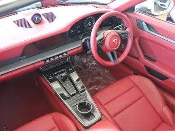 Porsche 992 Targa 4 RHD SportChrono