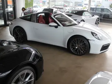 Porsche 992 Targa 4 RHD SportChrono