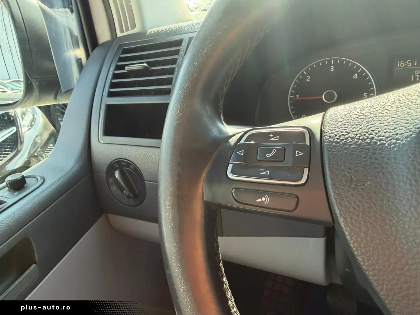 Volkswagen Transporter 2.0 TDI  9 Locuri 84 CP Climatronic C