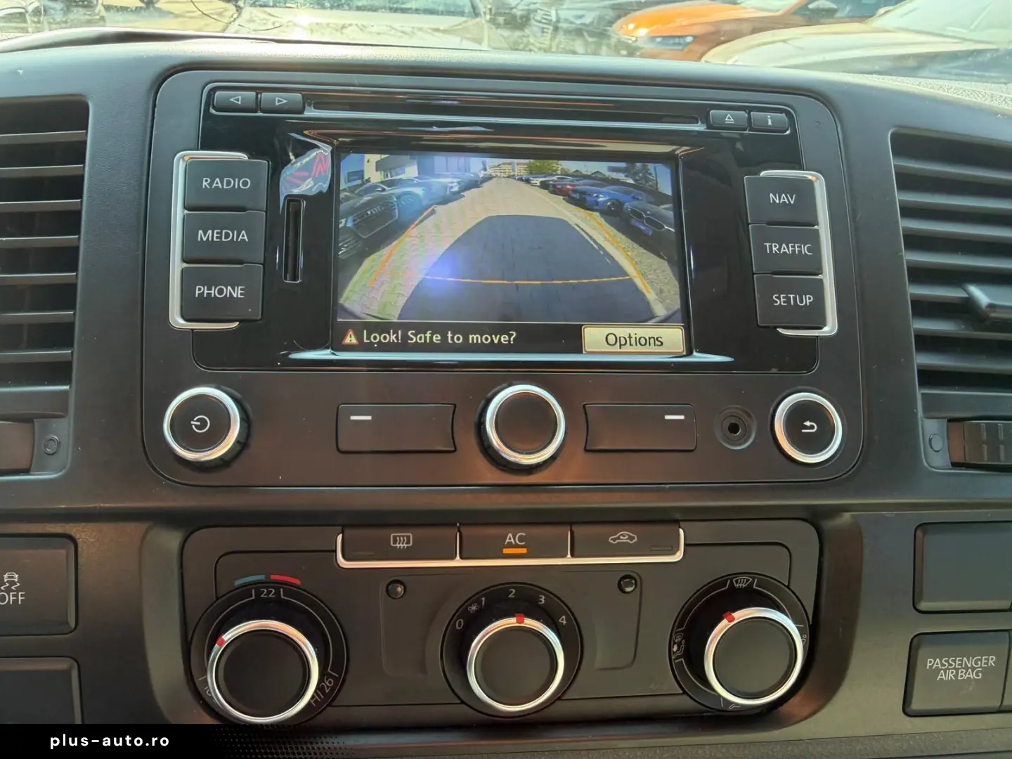 Volkswagen Transporter 2.0 TDI  9 Locuri 84 CP Climatronic C