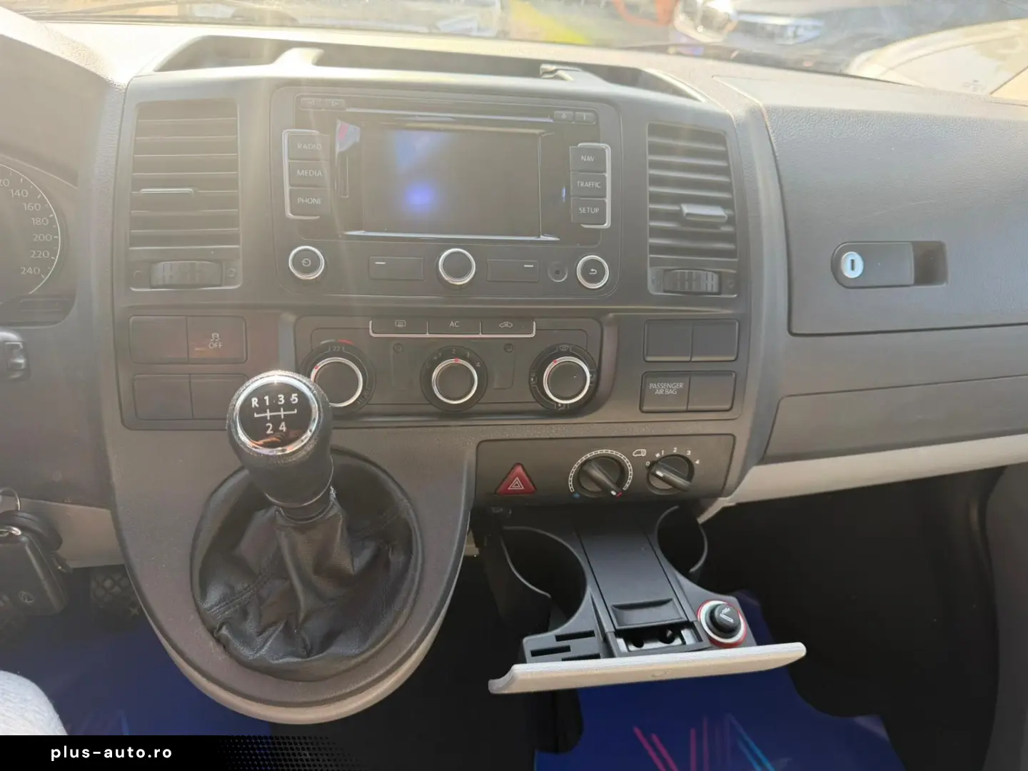 Volkswagen Transporter 2.0 TDI  9 Locuri 84 CP Climatronic C