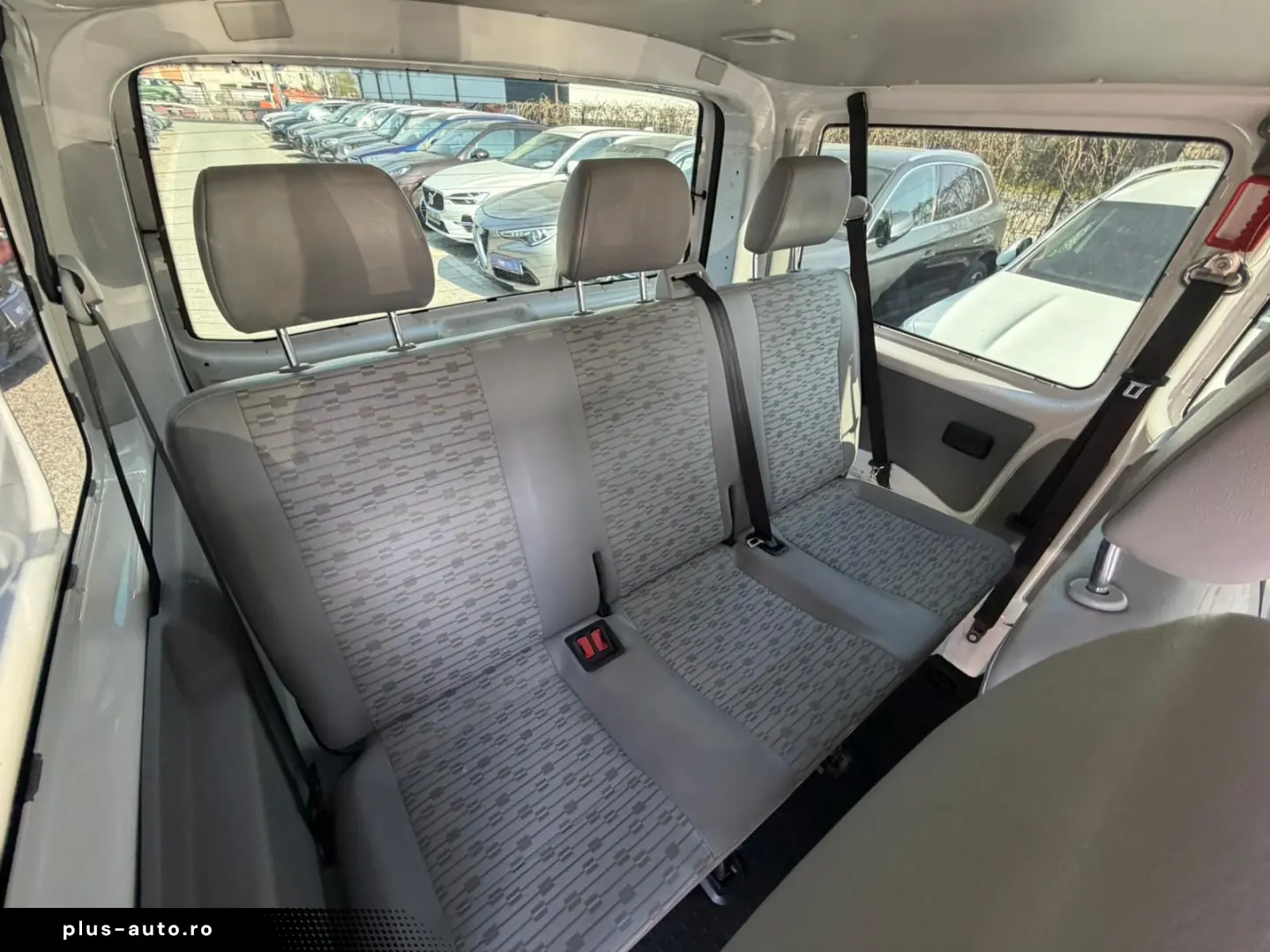 Volkswagen Transporter 2.0 TDI  9 Locuri 84 CP Climatronic C