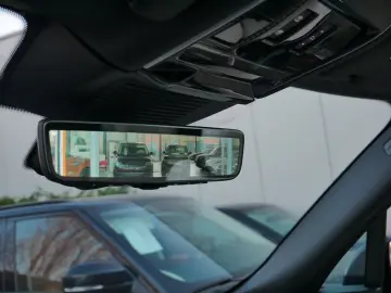 LAND ROVER RR V8 4.4 P530 Autobiography Pano Webasto AHK