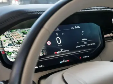 LAND ROVER RR V8 4.4 P530 Autobiography Pano Webasto AHK