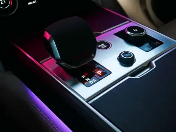 LAND ROVER RR V8 4.4 P530 Autobiography Pano Webasto AHK