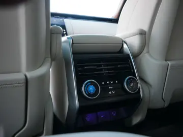 LAND ROVER RR V8 4.4 P530 Autobiography Pano Webasto AHK