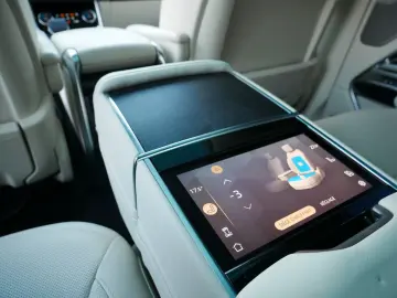 LAND ROVER RR V8 4.4 P530 Autobiography Pano Webasto AHK