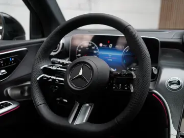 MERCEDES-BENZ GLC 300e 4Matic AMG   Night   HuD   360   Pano