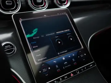 MERCEDES-BENZ GLC 300e 4Matic AMG   Night   HuD   360   Pano