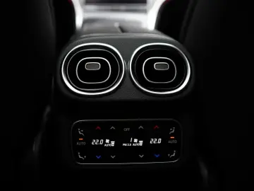 MERCEDES-BENZ GLC 300e 4Matic AMG   Night   HuD   360   Pano