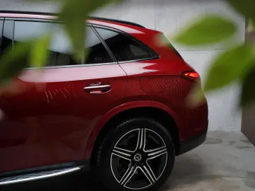 MERCEDES-BENZ GLC 300e 4Matic AMG   Night   HuD   360   Pano