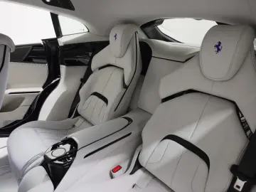 FERRARI PUROSANGUE LIFT MASSAGE PANO EXTRACAMPIONARIO