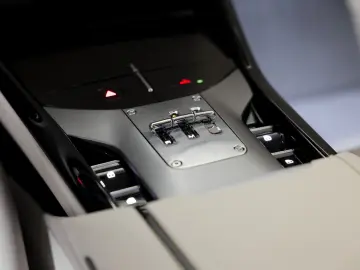 FERRARI PUROSANGUE LIFT MASSAGE PANO EXTRACAMPIONARIO