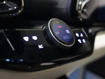 FERRARI PUROSANGUE LIFT MASSAGE PANO EXTRACAMPIONARIO