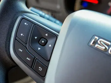 ISUZU M27 3.0 diesel - basculare trilaterala