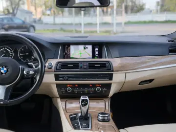 BMW Seria 5 525d xDrive Luxury Line