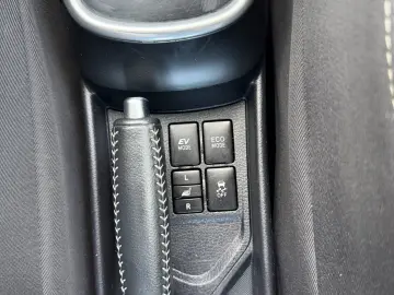 Toyota Yaris hybrid de vanzare in RATE FIXE