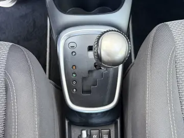 Toyota Yaris hybrid de vanzare in RATE FIXE