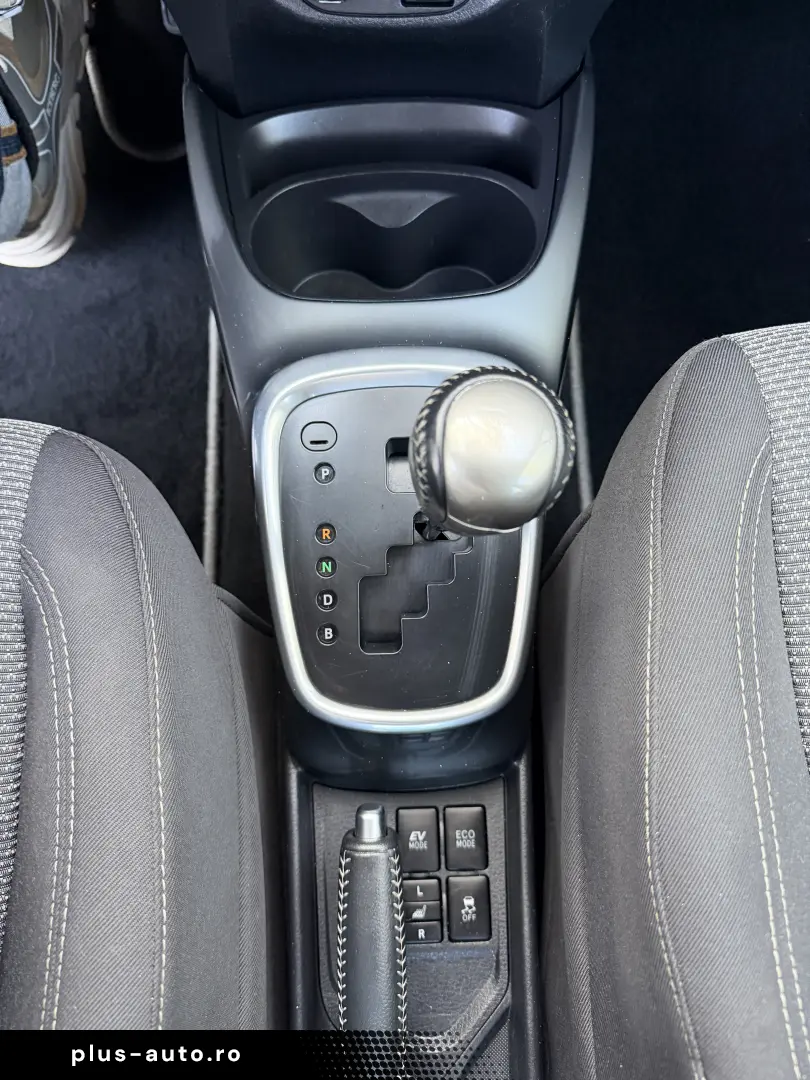 Toyota Yaris hybrid de vanzare in RATE FIXE