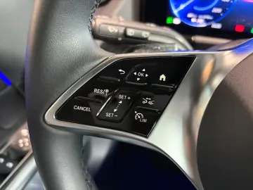 MERCEDES-BENZ EQA 300 4M KEYLESS