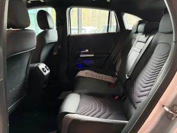 MERCEDES-BENZ EQA 300 4M KEYLESS