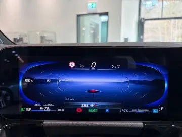 MERCEDES-BENZ EQA 300 4M KEYLESS