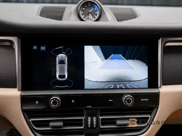 Porsche Macan PDK Sport Chrono SportsExhaust