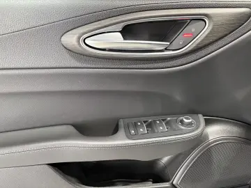 Alfa Romeo Giulia Ti Q4 MEMORY KAMERA NAVI ACC