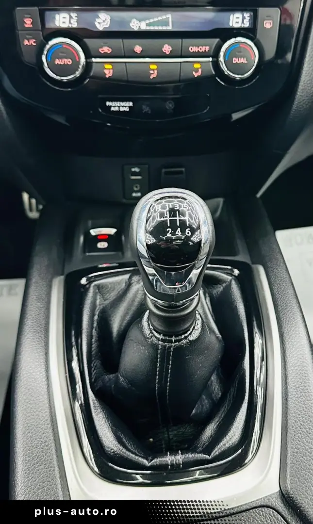 NISSAN X-TRAIL 2017 1.6i E6 7 Locuri Garantie 12 Luni Rate A