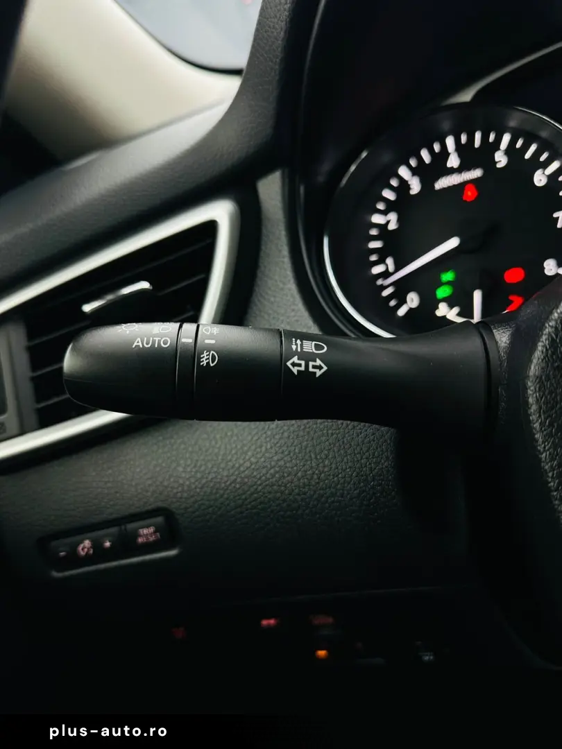 NISSAN X-TRAIL 2017 1.6i E6 7 Locuri Garantie 12 Luni Rate A