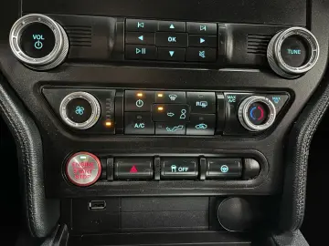 Ford Mustang GT 5 0l V8 GT500