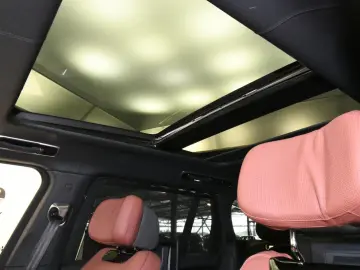 LAND ROVER Range Rover SV P615 LWB