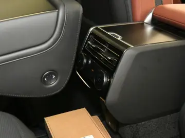 LAND ROVER Range Rover SV P615 LWB