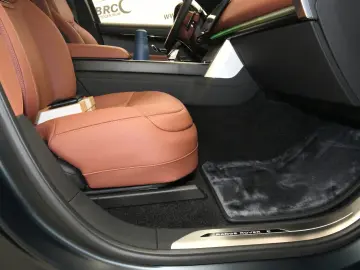 LAND ROVER Range Rover SV P615 LWB