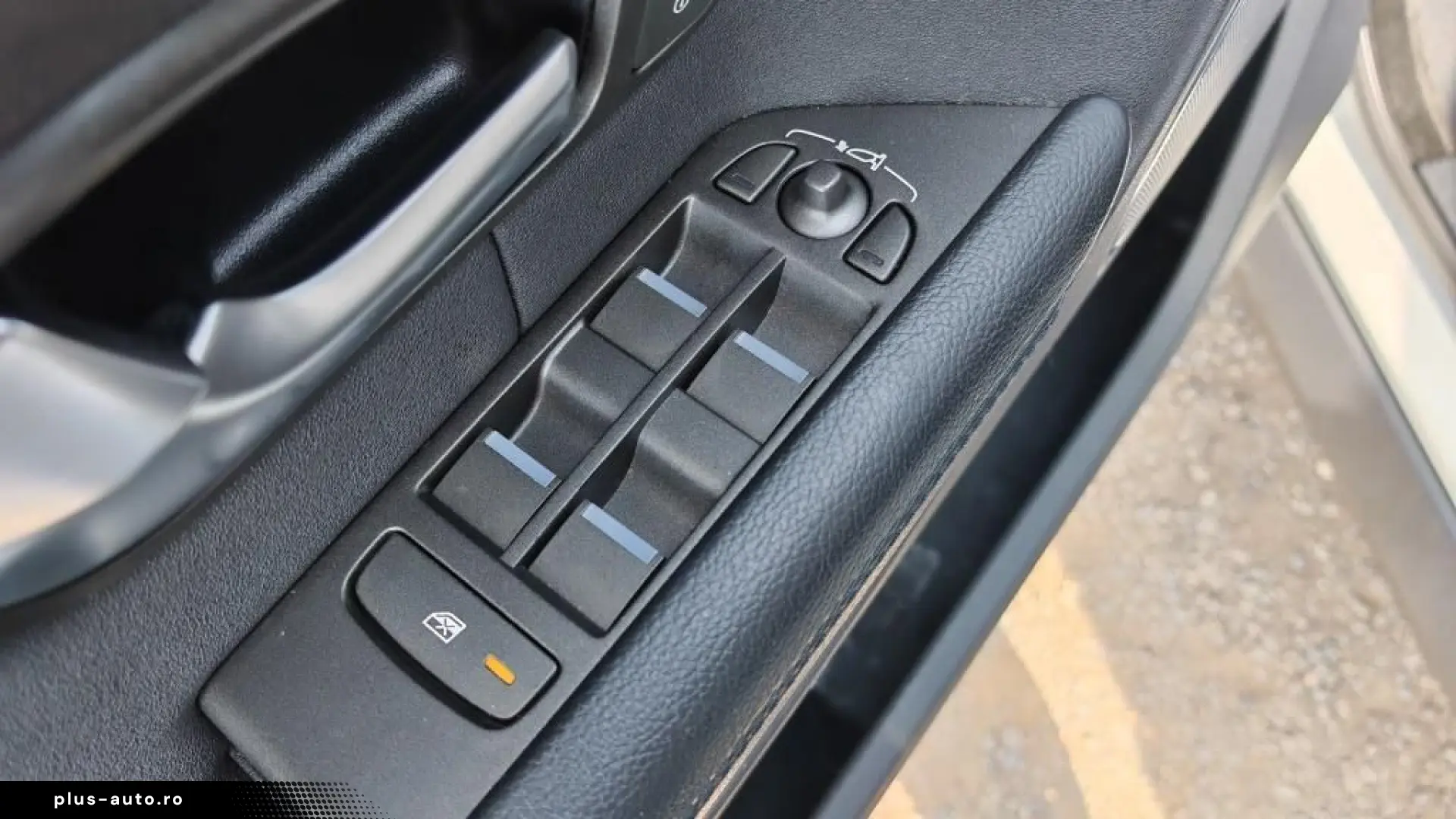 Land-Rover Range-Rover-Evoque Gen-I-2012-2018