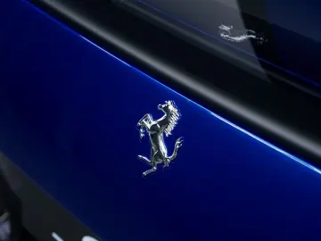 FERRARI 812 Competizione ATELIER 1 OF 1 CARBON LIFT CAM