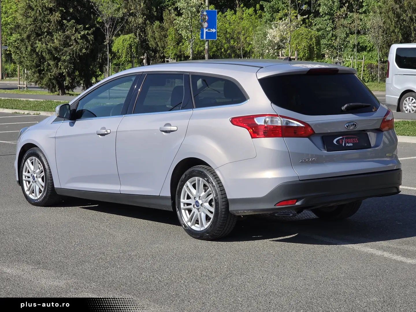 Rate fixe   Navi   Camera   Încălzire scaune   Climatronic