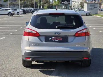 Rate fixe   Navi   Camera   Încălzire scaune   Climatronic