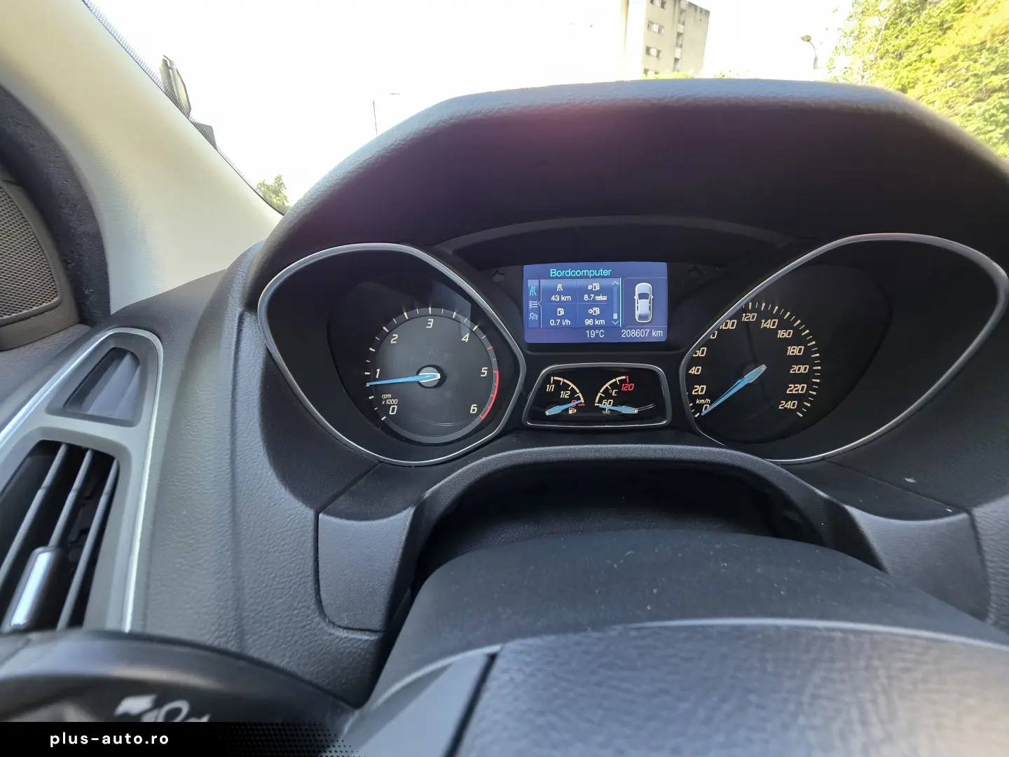 Rate fixe   Navi   Camera   Încălzire scaune   Climatronic